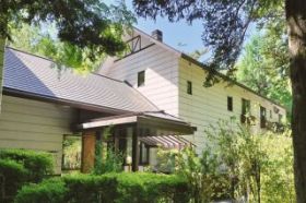 すずかる荘　本館入口のイメージ